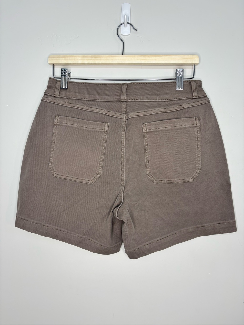 NWT SPANX 6” Stretch Twill Shorts Smoke Taupe Pull On Size Medium - Picture 4 of 10